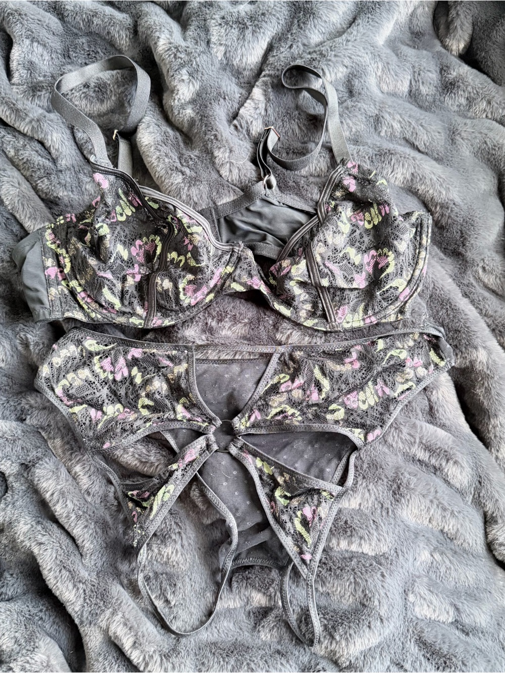 Butterfly Wings Unlined Lace Tulip Cup Bra & Panty - Picture 4 of 5